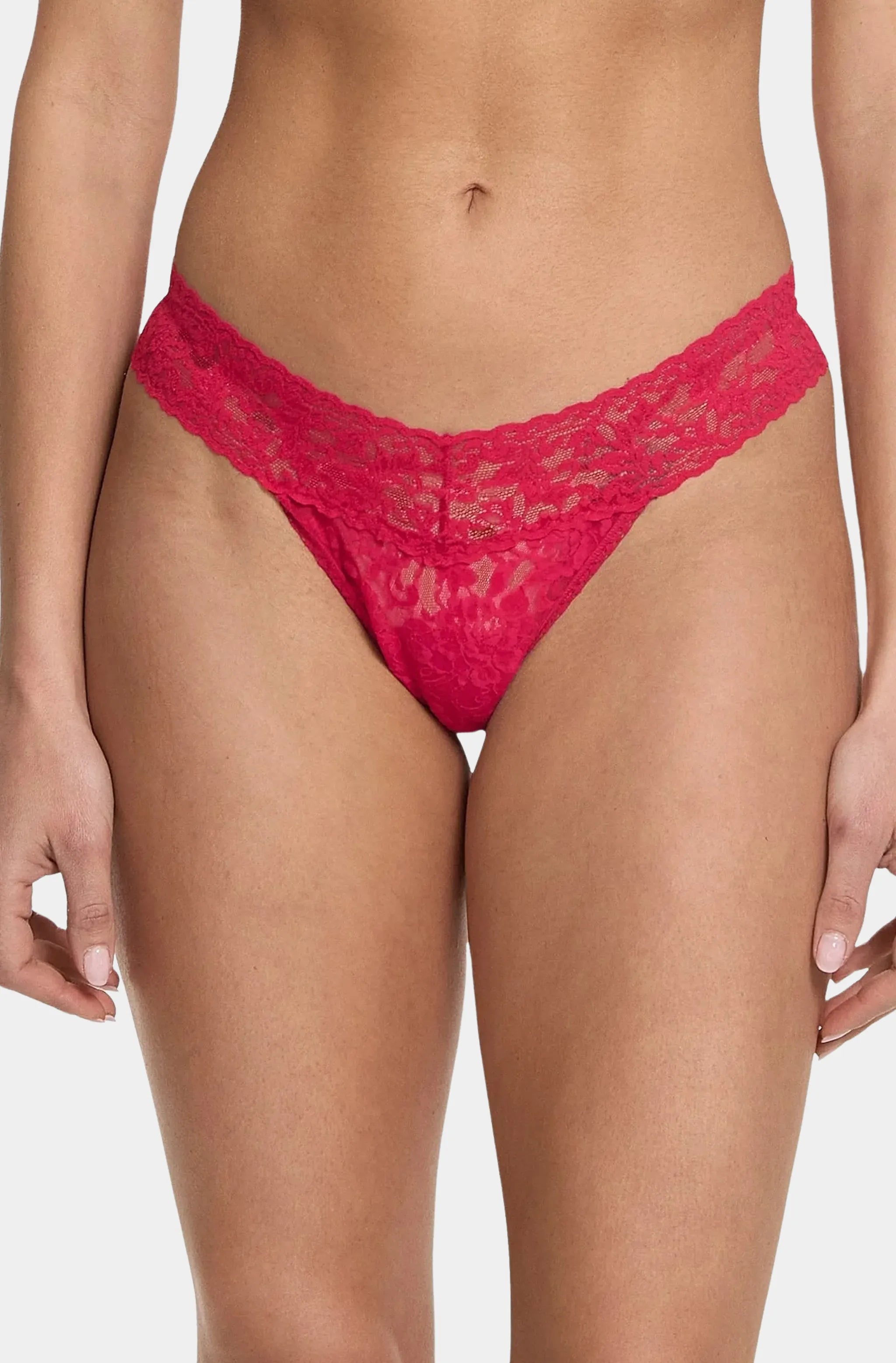 Signature Lace Low Rise Thong